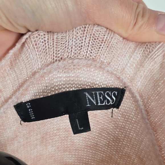 Ness pink women’s sweater graphic girl motif – size L – cozy knit - Picture 4 of 8